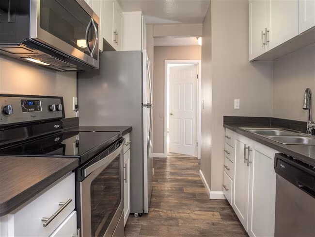 Shadow Oaks Apartment Homes photo 4