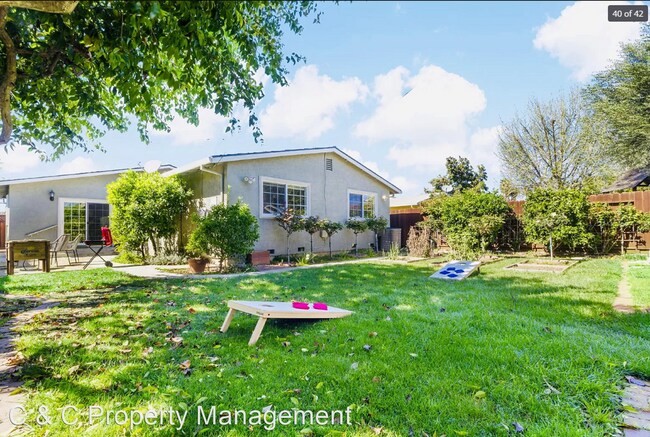 554 Menker Ave photo 2