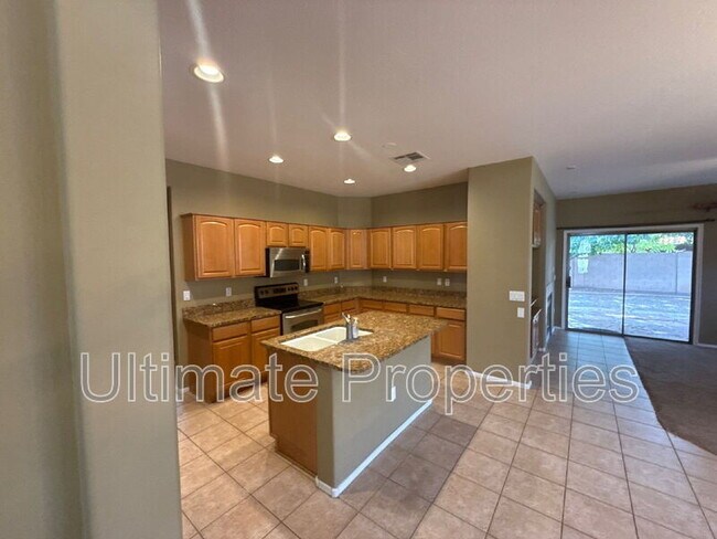 8207 W Salter Dr Peoria, AZ 85382 photo 2