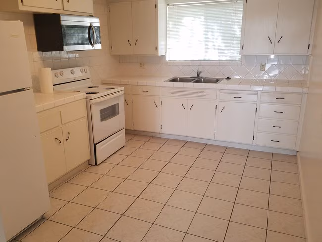 Eaton Terrace Apartments photo 4