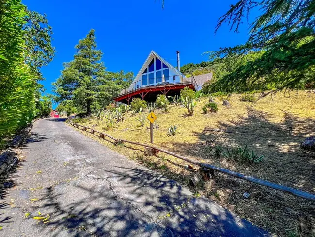 542 E Spring St Napa, CA 94559 photo 2