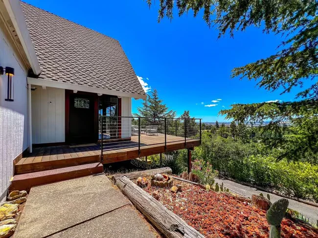 542 E Spring St Napa, CA 94559 photo 4