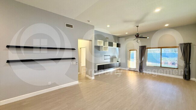 271 W Brooks St Gilbert, AZ 85233 photo 3