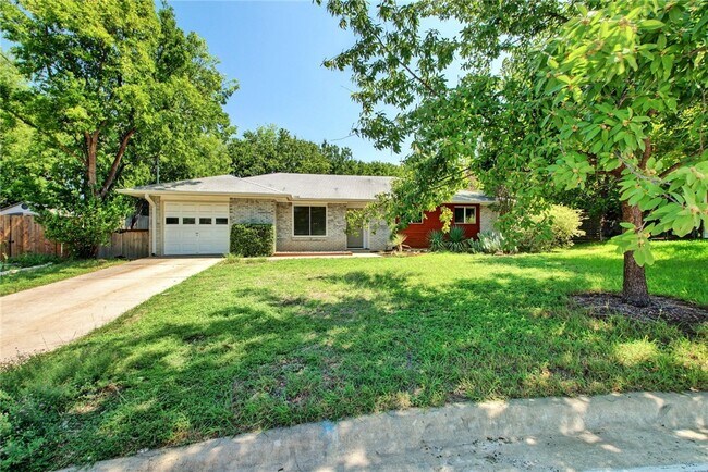 900 Aurora Cir Austin, TX 78757 photo 2