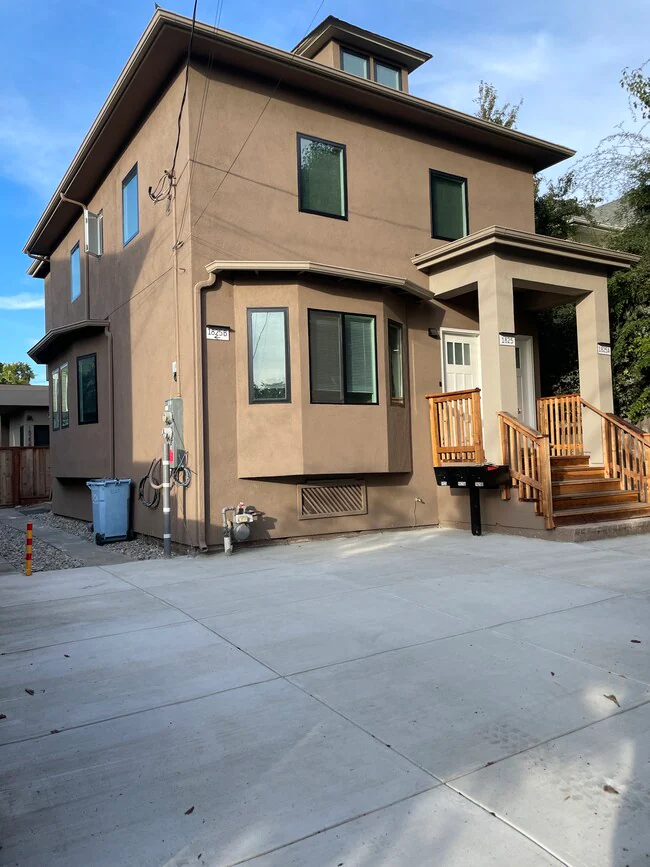 1825 Berkeley Way Berkeley, CA 94703 photo 2