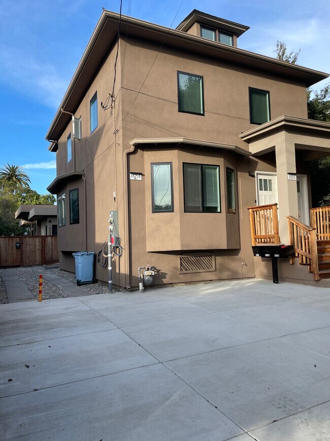 1825 Berkeley Way Berkeley, CA 94703 photo 3