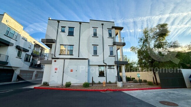 2090 S Dorsey Ln Tempe, AZ 85282 photo 2