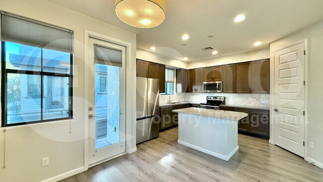 2090 S Dorsey Ln Tempe, AZ 85282 photo 5