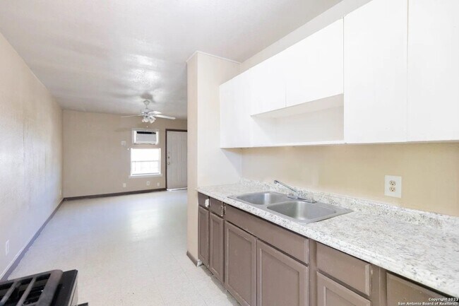 3030 Weir Ave San Antonio, TX 78226 photo 2