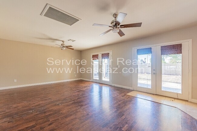 1726 N 75th Pl photo 3