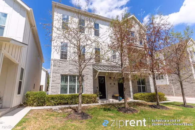 Gorgeous Condo in Desirable East Austin Location photo 4