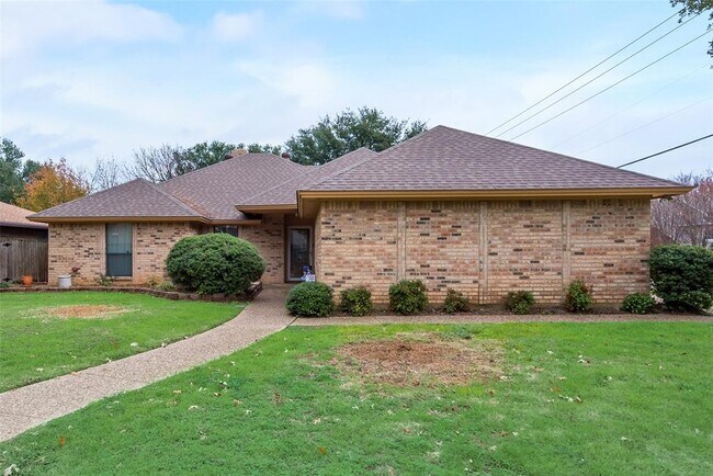 7825 Silveridge Drive, Fort Worth, TX 76133 photo 2