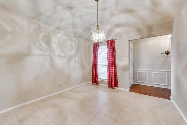 7825 Silveridge Drive, Fort Worth, TX 76133 photo 5