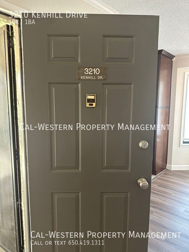 Condo, ready for move photo 3