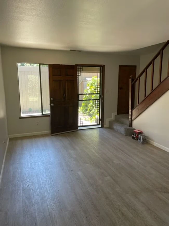 235 W 6th St Santa Rosa, CA 95401 photo 2