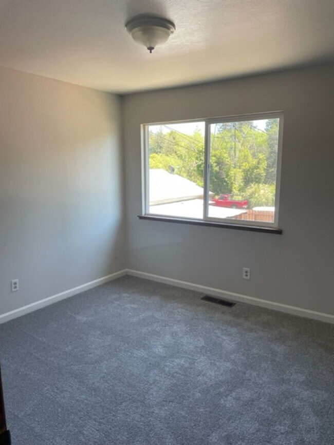 235 W 6th St Santa Rosa, CA 95401 photo 5