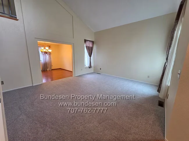 7453 Maximillian Pl Rohnert Park, CA 94928 photo 2