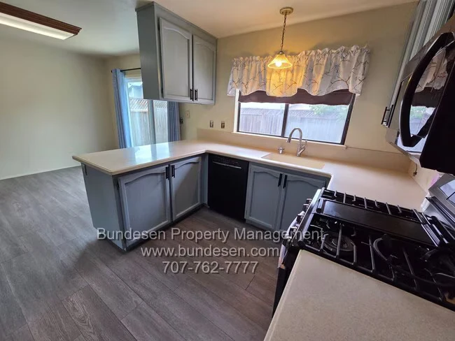 7453 Maximillian Pl Rohnert Park, CA 94928 photo 5