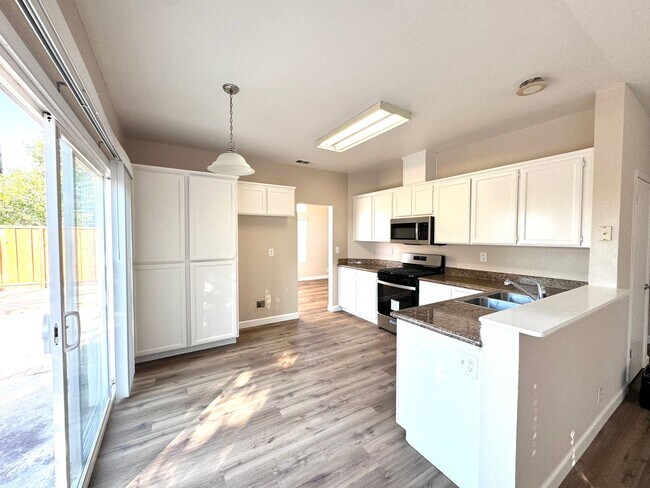 Gorgeously Updated 4 Bed 2.5 Bath + Den/5th Bed in Antioch photo 4