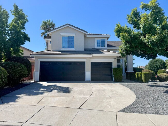 Gorgeously Updated 4 Bed 2.5 Bath + Den/5th Bed in Antioch