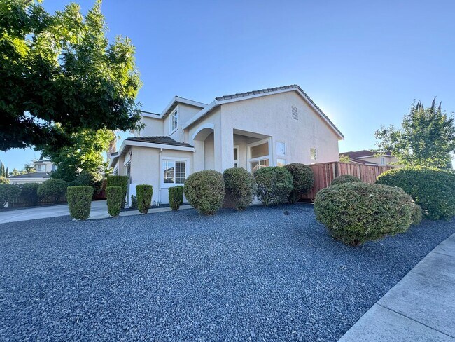 Gorgeously Updated 4 Bed 2.5 Bath + Den/5th Bed in Antioch photo 2