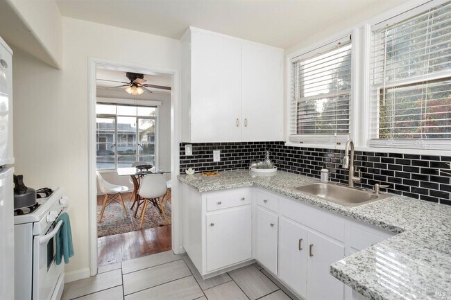 709 Napa St, Vallejo (Condo) photo 3