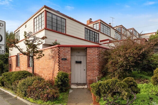 709 Napa St, Vallejo (Condo) photo 2