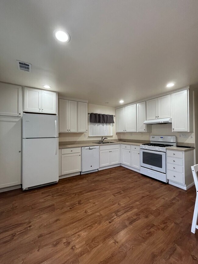 524-526 Delaware St Imperial Beach, CA 91932 photo 4