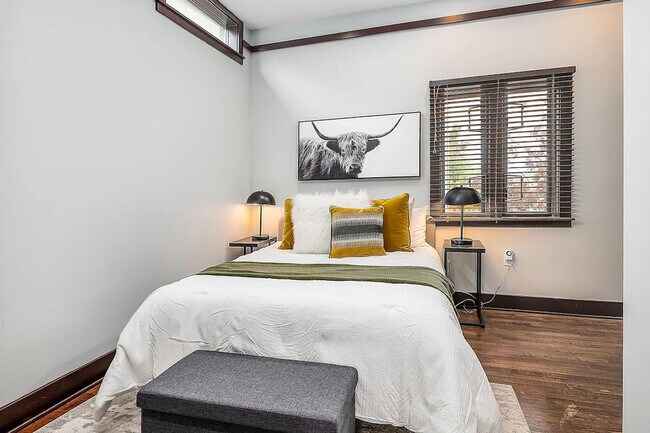 1208 E Thomas St Seattle, WA 98102 photo 2
