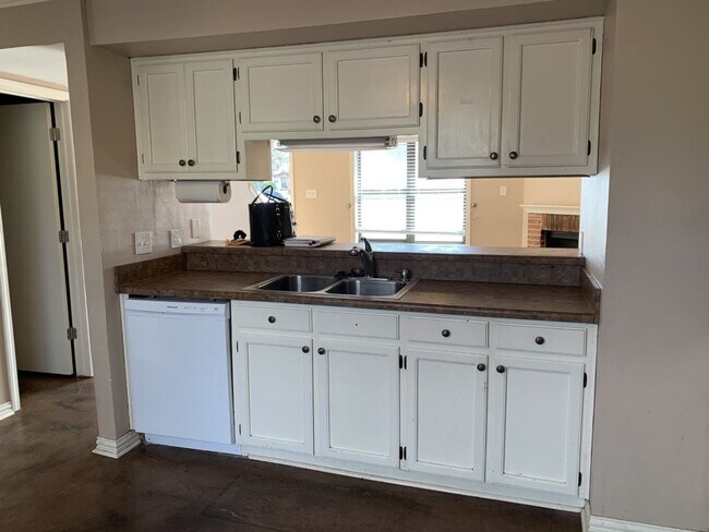 716 W Mulberry St Denton, TX 76201 photo 5