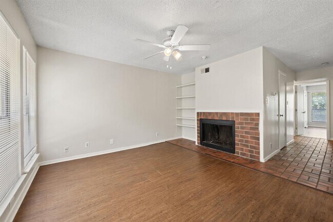 2110 Rio Grande St Austin, TX 78705 photo 4
