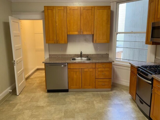 422 Lyon Street, San Francisco, CA 94117 photo 3