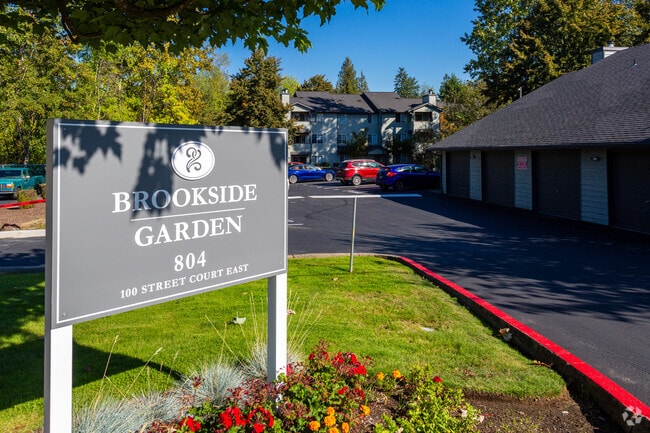 Brookside Garden Apartments photo 3