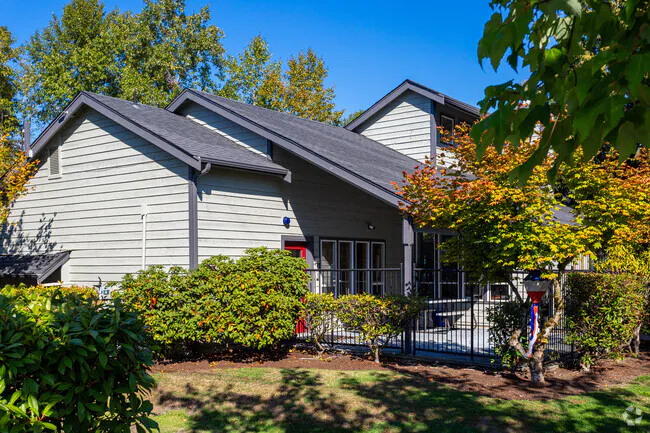 Brookside Garden Apartments photo 4