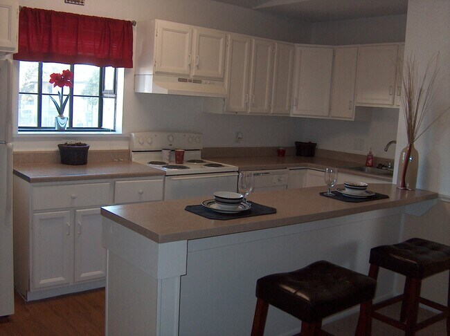 Buttercup Creek Apartments photo 2