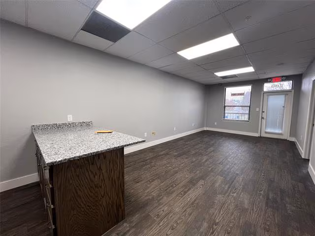 919 S Carroll Blvd Denton, TX 76201 photo 2