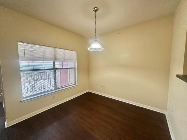 Stoneleigh Condominiums photo 4