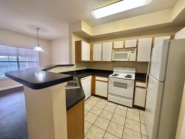 Stoneleigh Condominiums photo 2
