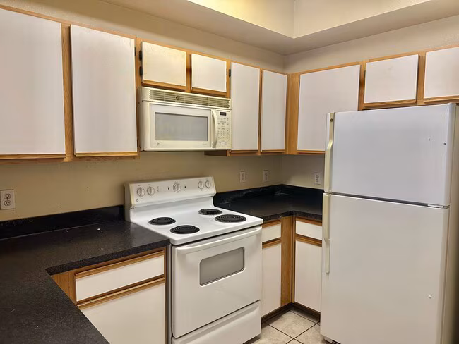 Stoneleigh Condominiums photo 3