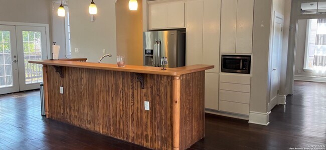610 Nolan St San Antonio, TX 78202 photo 2