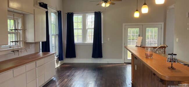 610 Nolan St San Antonio, TX 78202 photo 3