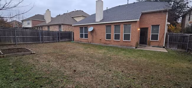 818 Green Pond Dr Garland, TX 75040 photo 2