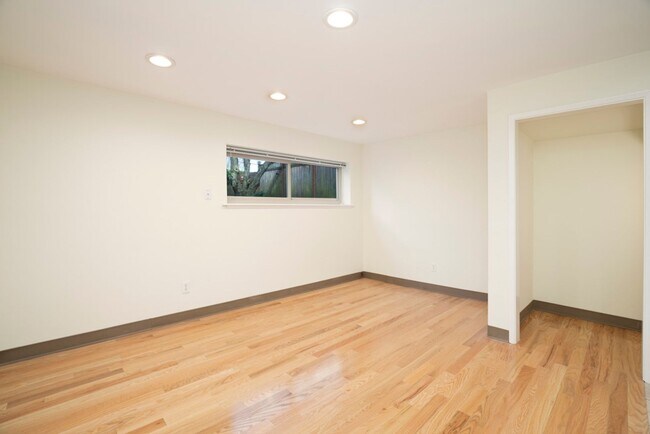 310 Boston St Seattle, WA 98109 photo 3