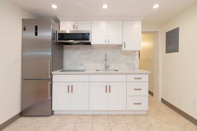 310 Boston St Seattle, WA 98109 photo 5