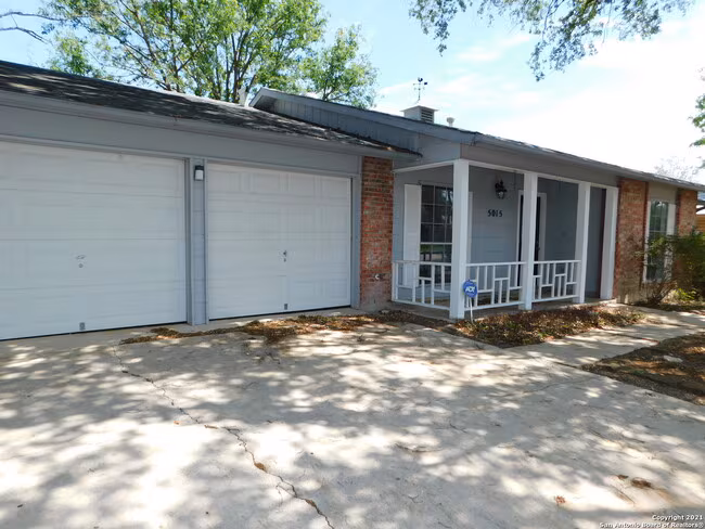 5015 El Capitan St San Antonio, TX 78233 photo 3