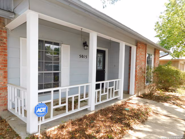 5015 El Capitan St San Antonio, TX 78233 photo 4