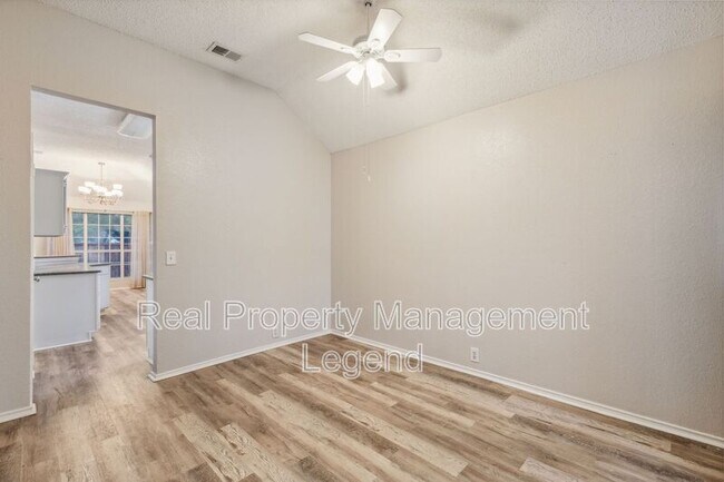 1105 Dove Dr Garland, TX 75040 photo 4