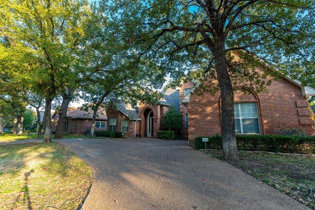 2411 Cross Timbers Trail, Arlington, TX 76006 photo 2