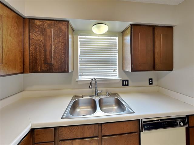 931 Roaring Springs Rd Fort Worth, TX 76114 photo 3