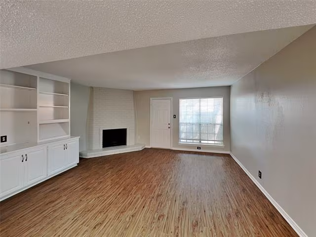 931 Roaring Springs Rd Fort Worth, TX 76114 photo 2